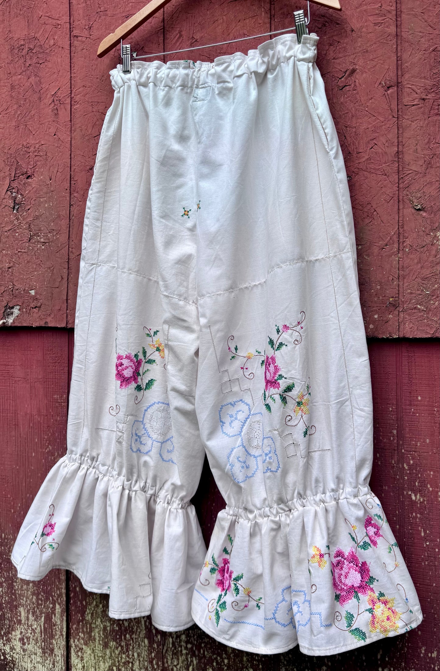 Painting the roses red - Bloomers