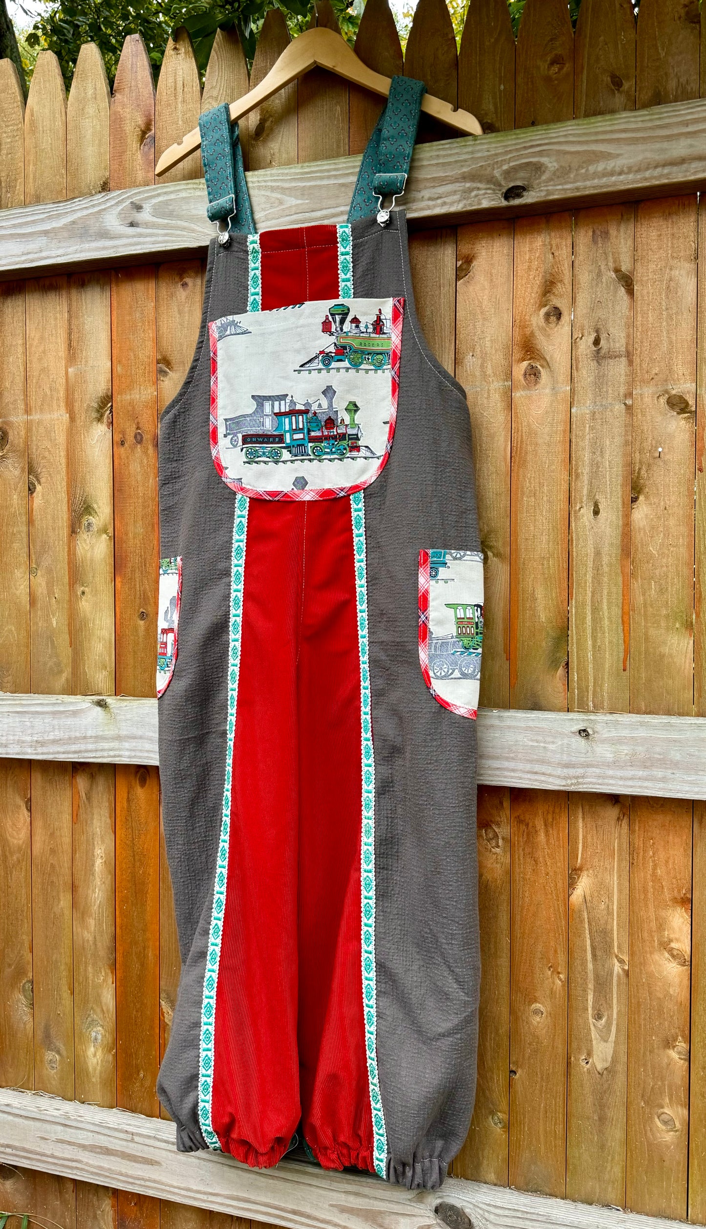 ChooChoo overalls, M/L