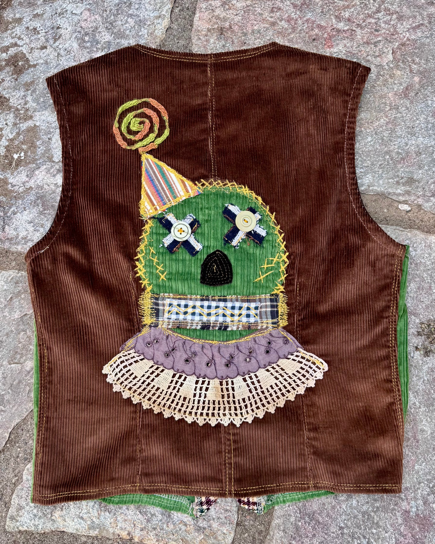 The tattered trickster, M/L