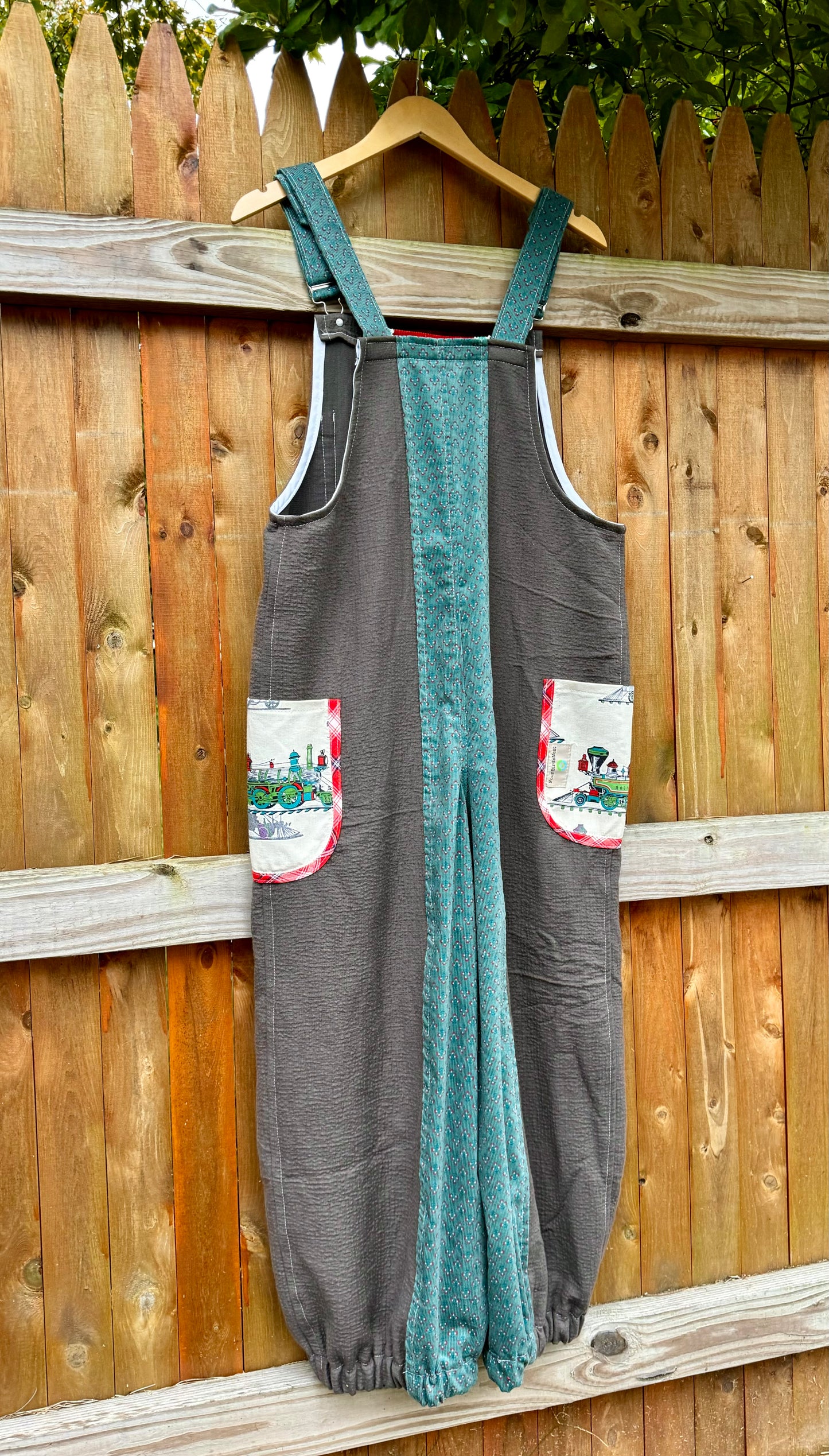 ChooChoo overalls, M/L