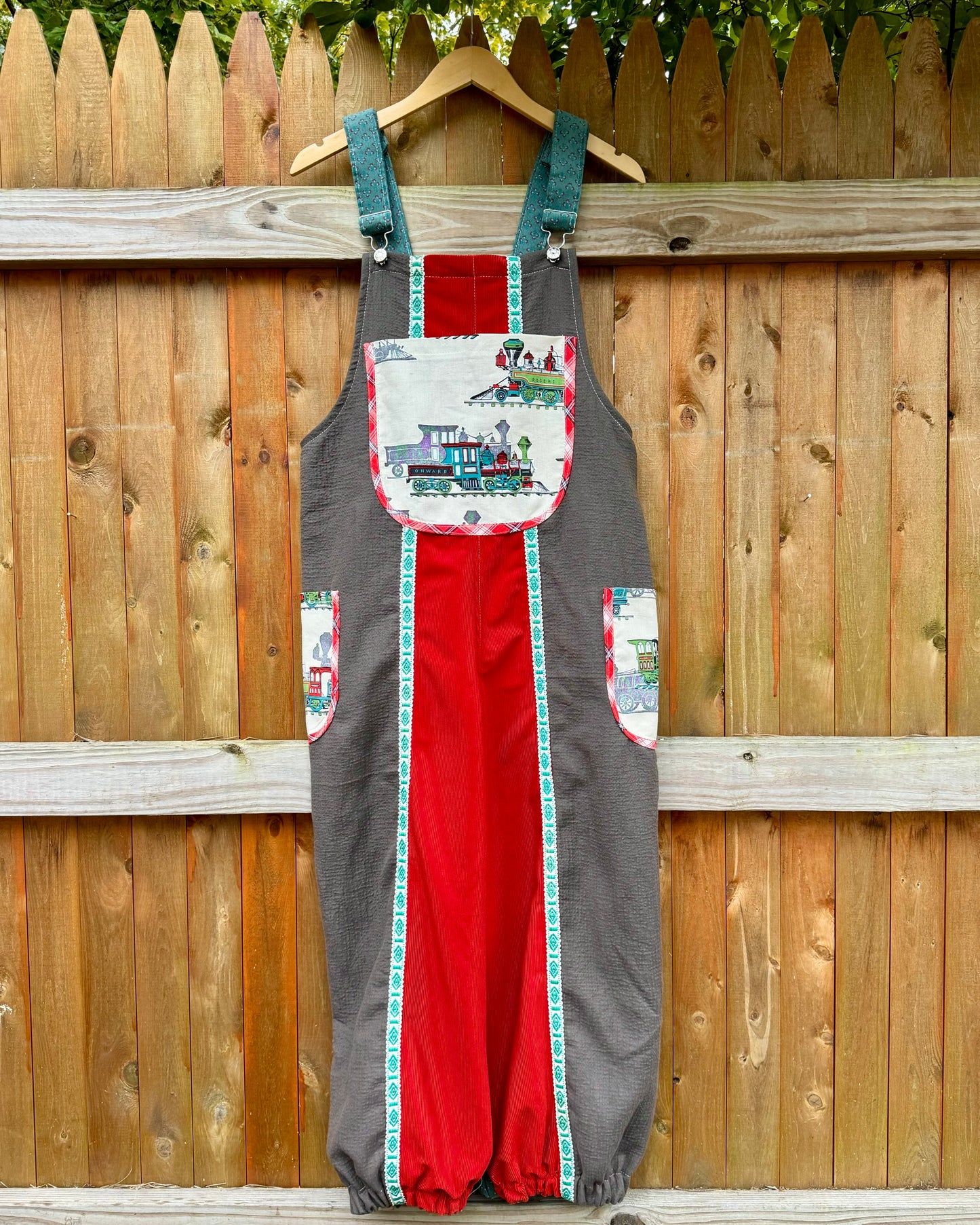 ChooChoo overalls, M/L