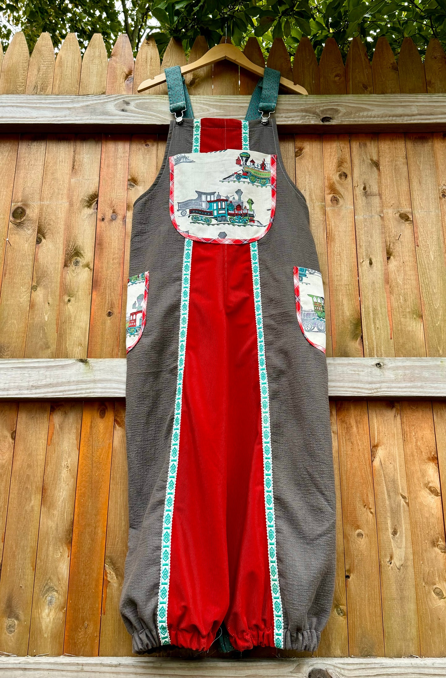 ChooChoo overalls, M/L